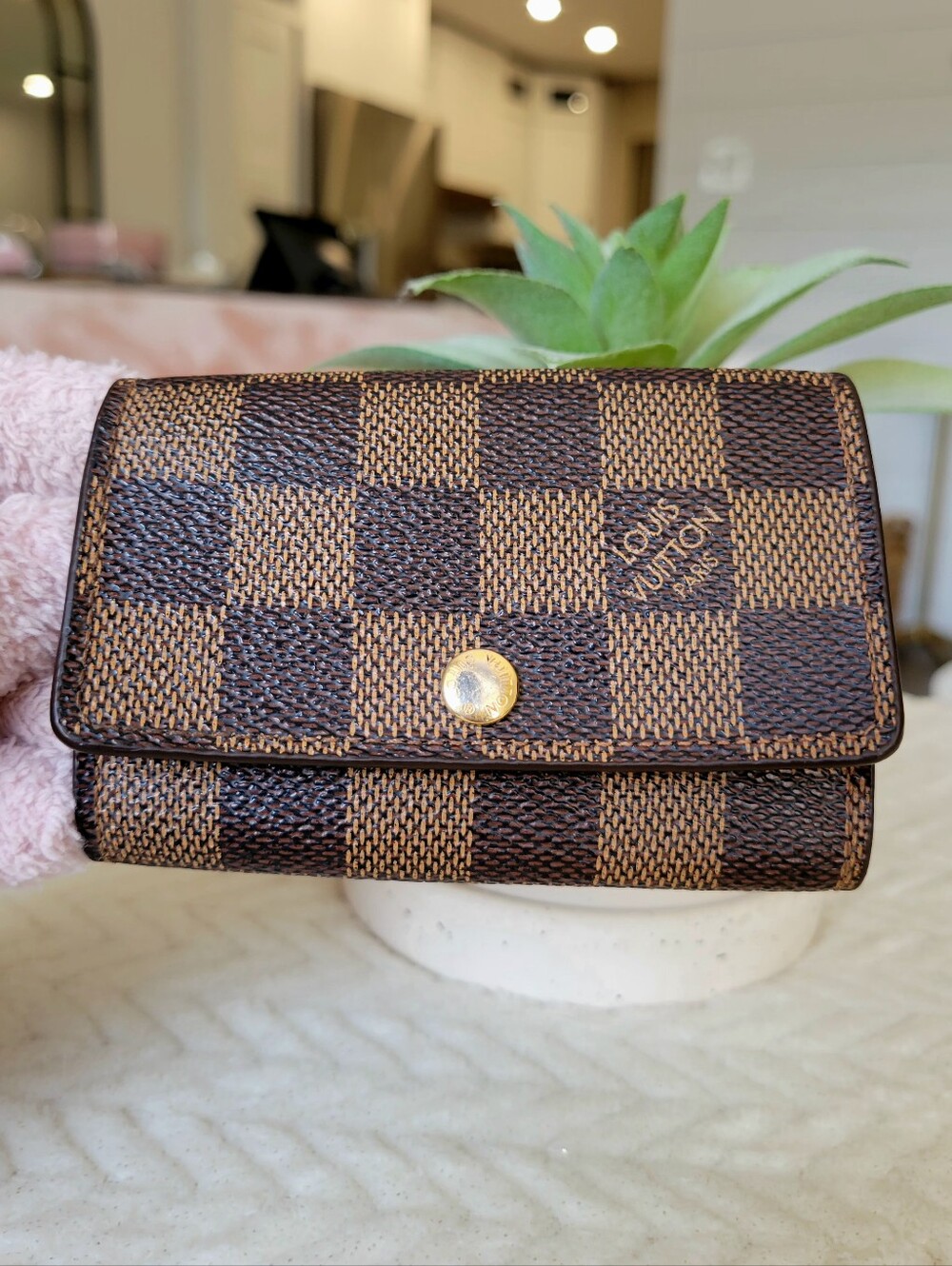 Louis Vuitton 6 Key Holder Damier Ebene